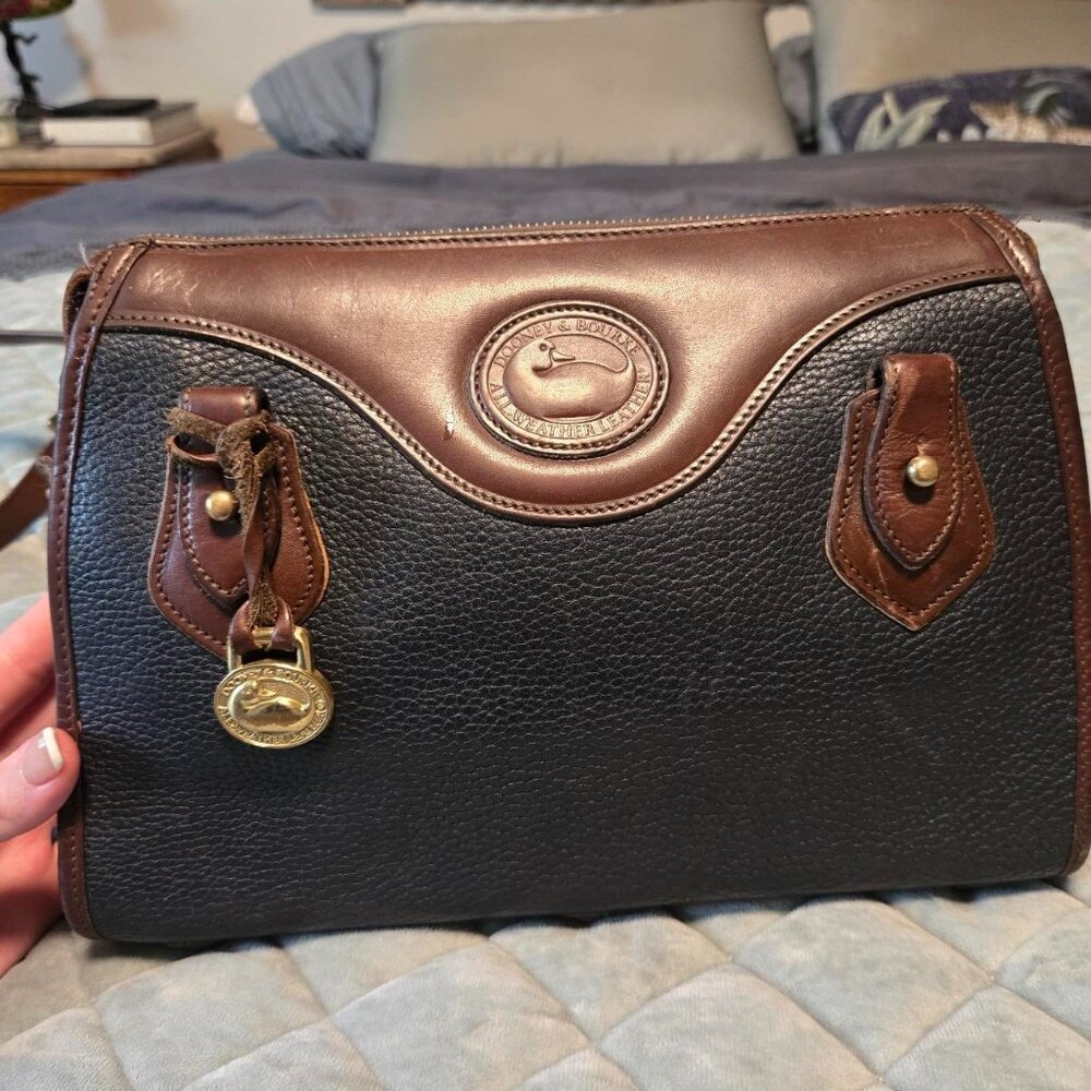 Vintage Black and brown Dooney & Bourke leather shoulder bag.